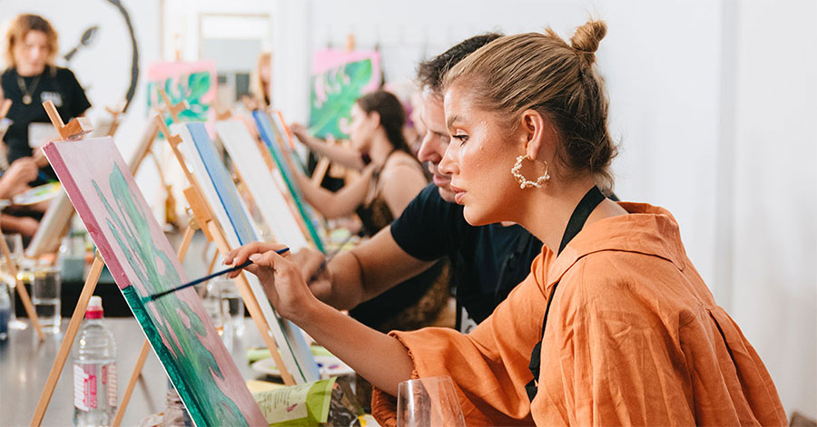 What is Canvas Art? A Beginners Guide to Canvas & Acrylic Paint | Pinot ...