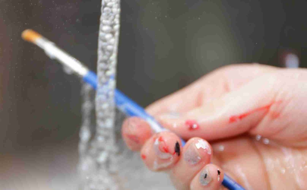 Washing paint brush