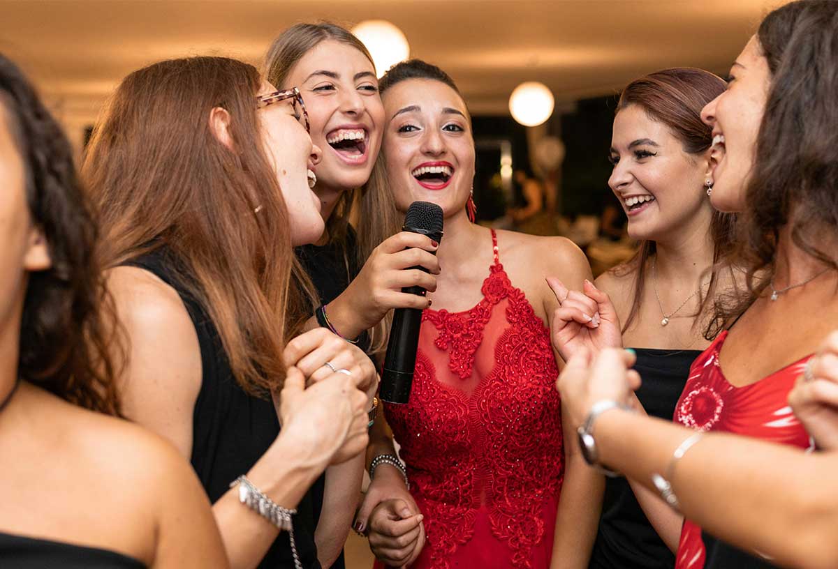 Sing karaoke